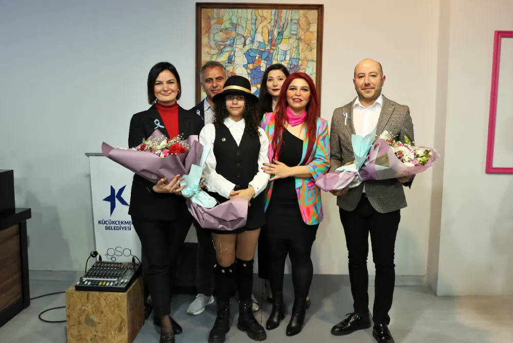 OTİZMLİ MİRAL’DEN İLHAM VEREN SERGİ KÜÇÜKÇEKMECE’DE 