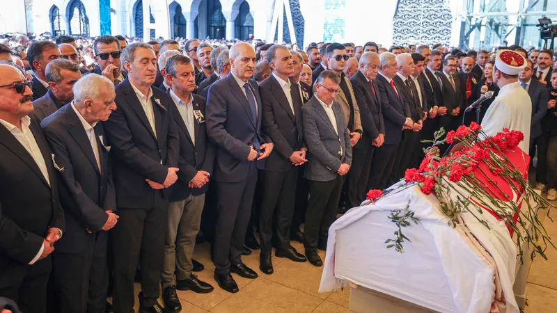 CHP Genel Başkanı Özgür Özel, Sırrı Süreyya Önder