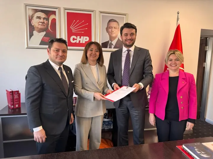 İBB Başkanı Ekrem İmamoğlu Cumhurbaşkanlığı adaylık başvurusunu avukatı tarafından partiye iletti. 