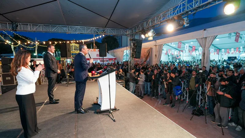 Cumhuriyet Halk Partisi Genel Başkanı Özgür Özel: “Suriye’de Çatışmaların Başlamasını Tedirginlikle İzliyoruz”  