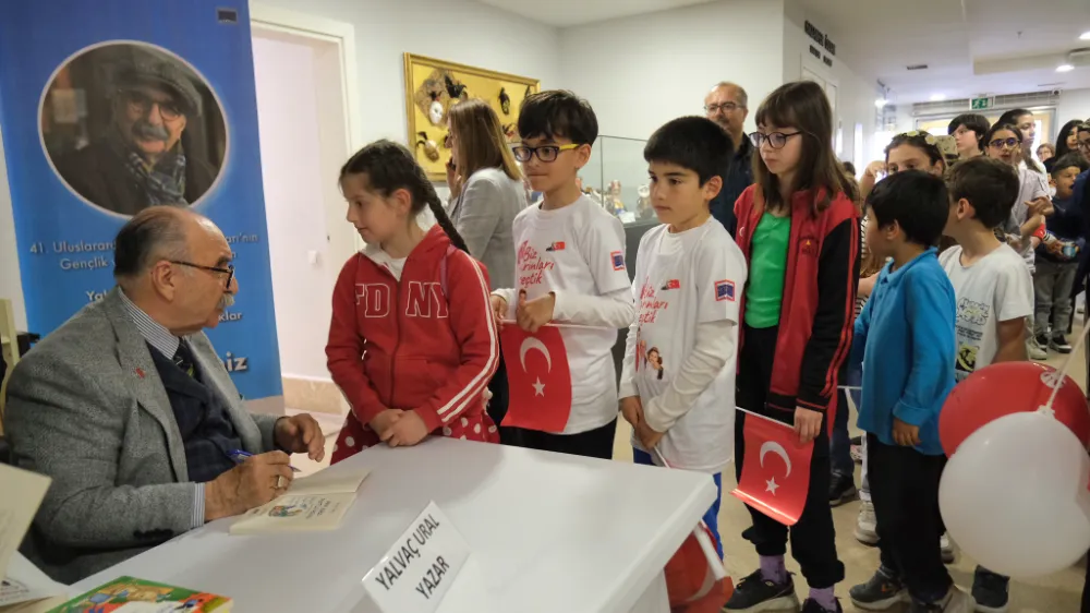 Yalvaç Ural Büyükçekmeceli çocuklarla buluştu 