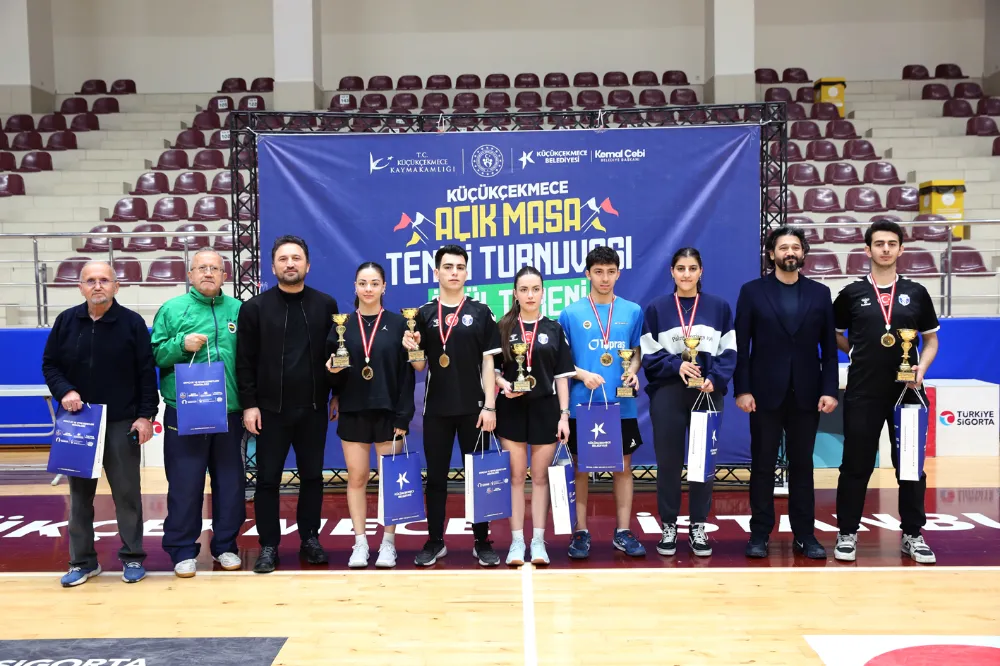 KÜÇÜKÇEKMECE’DE AÇIK MASA TENİSİ TURNUVASI DÜZENLENDİ 