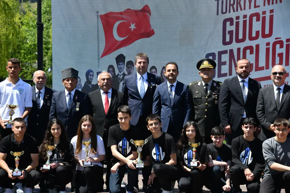 19 Mayıs dolayısıyla Çatalca Kaymakamlığı, Çatalca Belediyesi ve İlçe Spor Müdürlüğü’nün Çatalca Millet Bahçesi’nde düzenlemiş olduğu etkinlikler renkli görüntülere sahne oldu. 