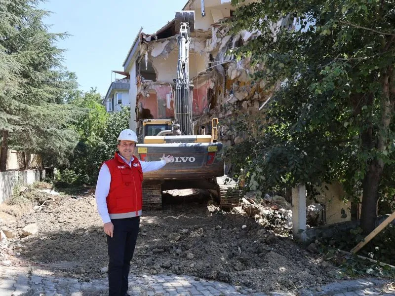 Çatalca’da Riskli Binaların Yıkımı Devam Ediyor 