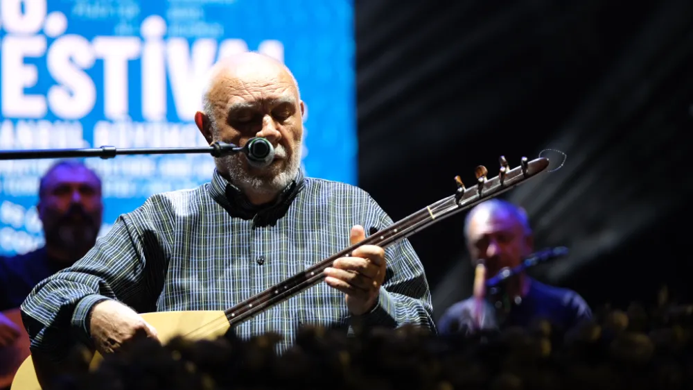 Musa Eroğlu, türküleriyle festival sahnesinde yüreklere dokundu 